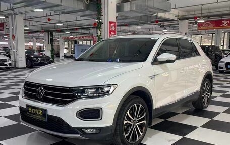 Volkswagen T-Roc I, 2023 год, 1 490 000 рублей, 3 фотография