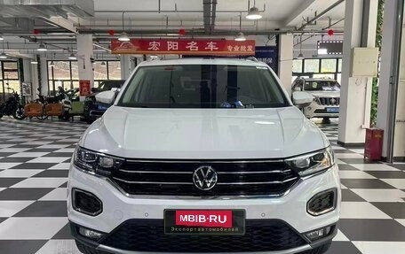 Volkswagen T-Roc I, 2023 год, 1 490 000 рублей, 2 фотография