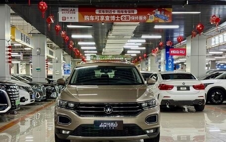 Volkswagen T-Roc I, 2023 год, 1 480 000 рублей, 2 фотография