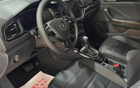 Volkswagen T-Roc I, 2023 год, 1 490 000 рублей, 10 фотография