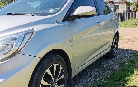 Hyundai Solaris II рестайлинг, 2012 год, 680 000 рублей, 3 фотография