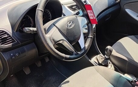 Hyundai Solaris II рестайлинг, 2012 год, 680 000 рублей, 6 фотография