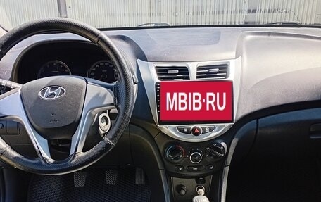 Hyundai Solaris II рестайлинг, 2012 год, 680 000 рублей, 4 фотография