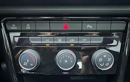 Volkswagen T-Roc I, 2023 год, 1 650 000 рублей, 9 фотография