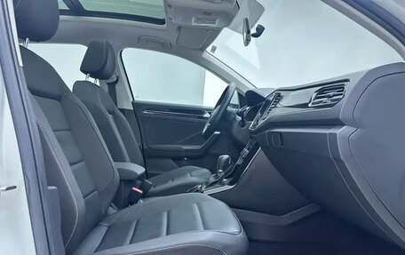 Volkswagen T-Roc I, 2023 год, 1 650 000 рублей, 15 фотография