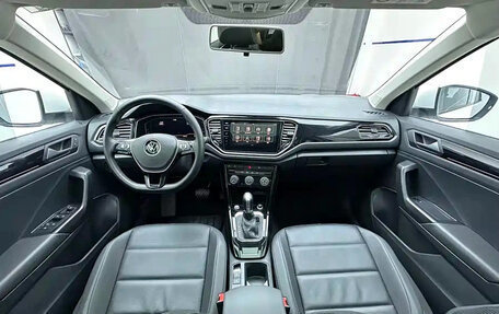 Volkswagen T-Roc I, 2023 год, 1 650 000 рублей, 7 фотография