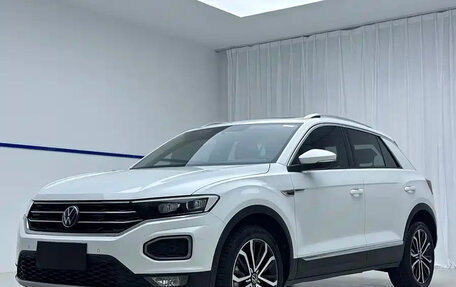 Volkswagen T-Roc I, 2023 год, 1 650 000 рублей, 3 фотография