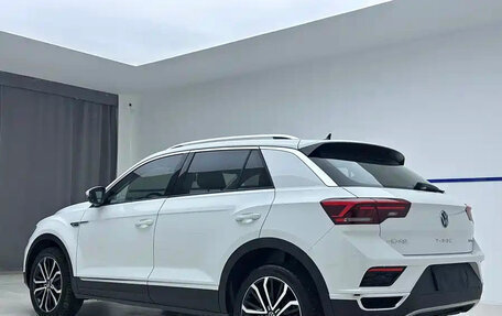 Volkswagen T-Roc I, 2023 год, 1 650 000 рублей, 4 фотография