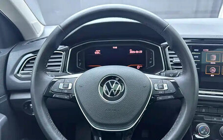 Volkswagen T-Roc I, 2023 год, 1 650 000 рублей, 8 фотография