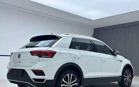 Volkswagen T-Roc I, 2023 год, 1 650 000 рублей, 5 фотография
