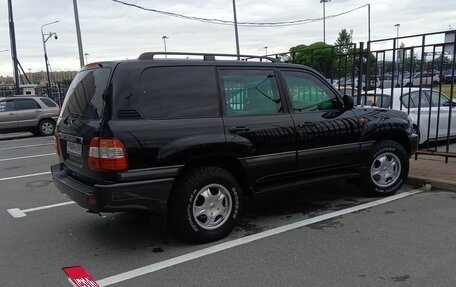 Toyota Land Cruiser 100 рестайлинг 2, 2006 год, 3 800 000 рублей, 2 фотография