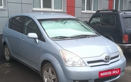 Toyota Corolla Verso I, 2005 год, 749 000 рублей, 3 фотография