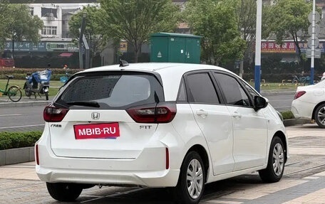 Honda Fit, 2023 год, 1 010 000 рублей, 6 фотография