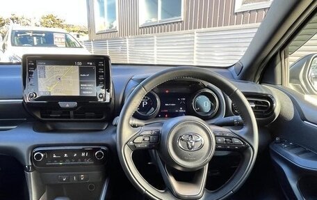 Toyota Yaris, 2022 год, 850 000 рублей, 8 фотография