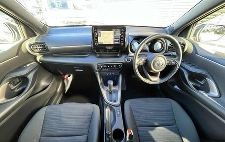Toyota Yaris, 2022 год, 850 000 рублей, 7 фотография