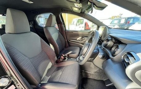 Toyota Yaris, 2022 год, 850 000 рублей, 10 фотография