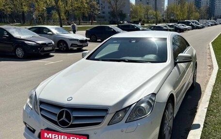 Mercedes-Benz E-Класс, 2011 год, 1 200 000 рублей, 2 фотография