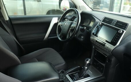 Toyota Land Cruiser Prado 150 рестайлинг 2, 2019 год, 4 423 000 рублей, 6 фотография
