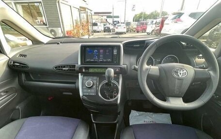 Toyota Wish II, 2015 год, 990 000 рублей, 10 фотография