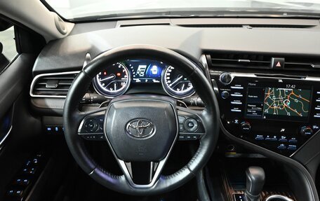 Toyota Camry, 2019 год, 3 400 000 рублей, 12 фотография