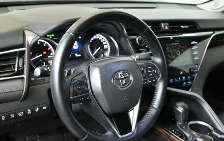 Toyota Camry, 2019 год, 3 400 000 рублей, 13 фотография