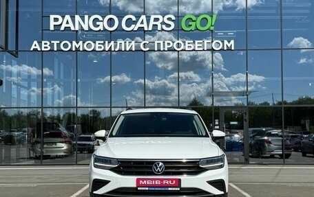 Volkswagen Tiguan II, 2020 год, 2 495 000 рублей, 2 фотография
