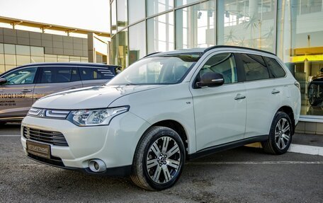 Mitsubishi Outlander III рестайлинг 3, 2013 год, 1 798 000 рублей, 3 фотография