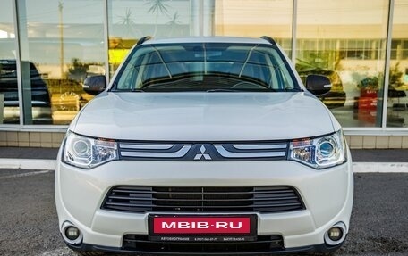 Mitsubishi Outlander III рестайлинг 3, 2013 год, 1 798 000 рублей, 2 фотография