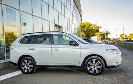 Mitsubishi Outlander III рестайлинг 3, 2013 год, 1 798 000 рублей, 8 фотография