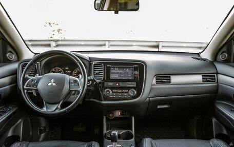 Mitsubishi Outlander III рестайлинг 3, 2013 год, 1 798 000 рублей, 13 фотография