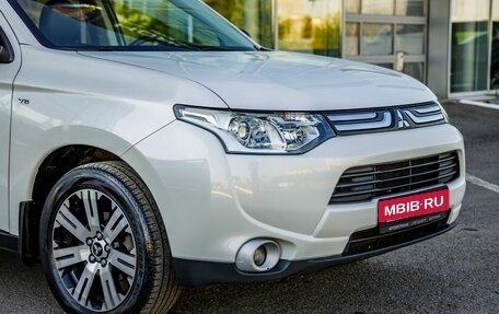 Mitsubishi Outlander III рестайлинг 3, 2013 год, 1 798 000 рублей, 10 фотография