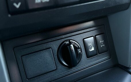 Toyota Land Cruiser Prado 150 рестайлинг 2, 2012 год, 2 700 000 рублей, 35 фотография
