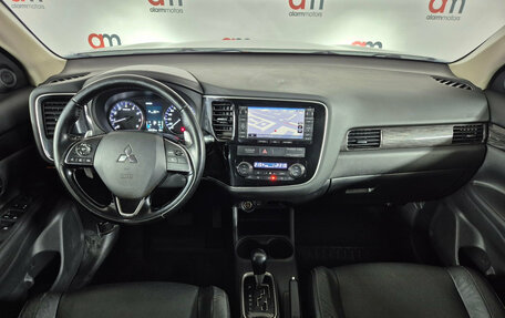 Mitsubishi Outlander III рестайлинг 3, 2015 год, 1 699 000 рублей, 9 фотография