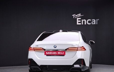 BMW 5 серия, 2024 год, 5 900 000 рублей, 4 фотография