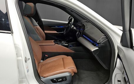 BMW 5 серия, 2024 год, 5 900 000 рублей, 11 фотография