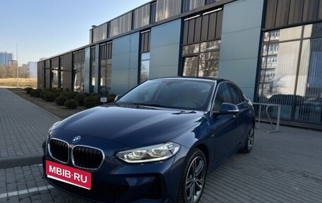 BMW 1 серия, 2022 год, 1 950 000 рублей, 1 фотография