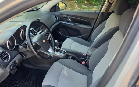 Chevrolet Cruze II, 2010 год, 598 000 рублей, 3 фотография