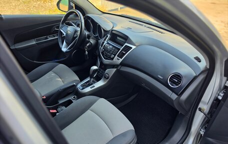 Chevrolet Cruze II, 2010 год, 598 000 рублей, 5 фотография