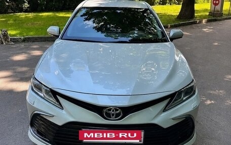 Toyota Camry, 2021 год, 3 170 000 рублей, 2 фотография