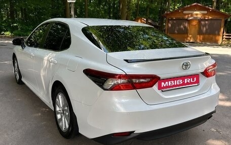 Toyota Camry, 2021 год, 3 170 000 рублей, 4 фотография