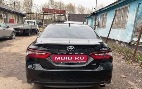 Toyota Camry, 2021 год, 1 950 000 рублей, 5 фотография