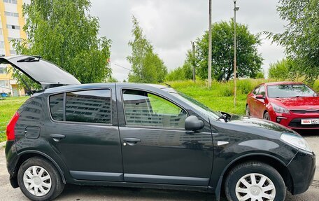 Renault Sandero I, 2013 год, 560 000 рублей, 2 фотография