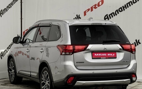 Mitsubishi Outlander III рестайлинг 3, 2018 год, 2 385 000 рублей, 6 фотография