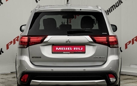 Mitsubishi Outlander III рестайлинг 3, 2018 год, 2 385 000 рублей, 7 фотография