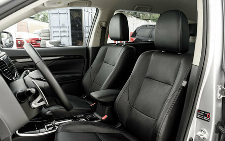 Mitsubishi Outlander III рестайлинг 3, 2018 год, 2 385 000 рублей, 12 фотография