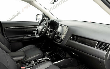 Mitsubishi Outlander III рестайлинг 3, 2018 год, 2 385 000 рублей, 14 фотография