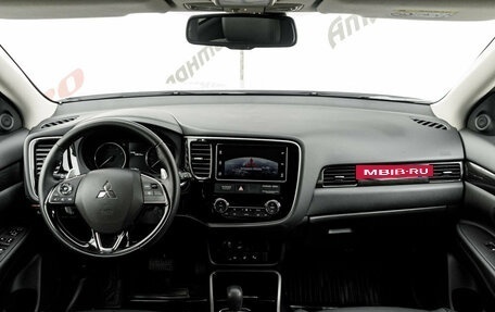 Mitsubishi Outlander III рестайлинг 3, 2018 год, 2 385 000 рублей, 13 фотография