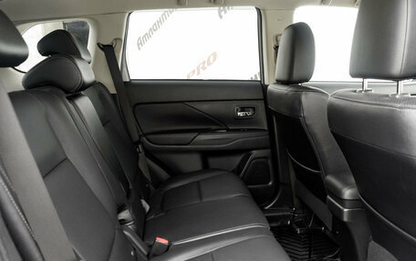 Mitsubishi Outlander III рестайлинг 3, 2018 год, 2 385 000 рублей, 28 фотография