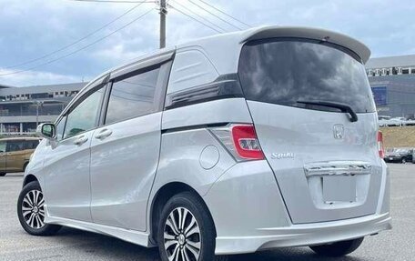 Honda Freed I, 2015 год, 848 000 рублей, 2 фотография