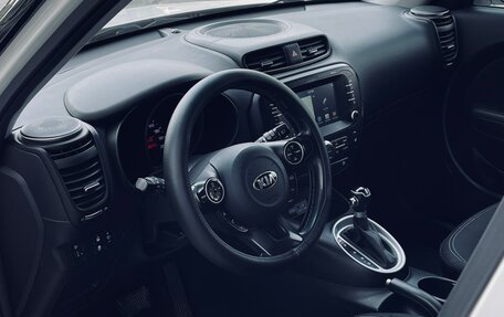 KIA Soul II рестайлинг, 2017 год, 1 000 000 рублей, 10 фотография